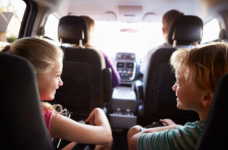 Comment bien gérer les trajets en voiture avec un enfant ?